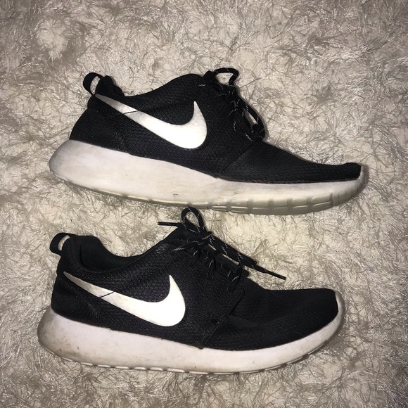 Women’s black Nike Roshe - Picture 4 of 4